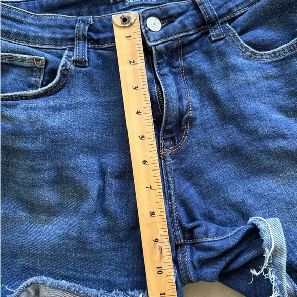 Arizona Jean Co. Women’s Mid-Rise Denim Shorts Size 9 Raw Hem - Picture 7 of 9